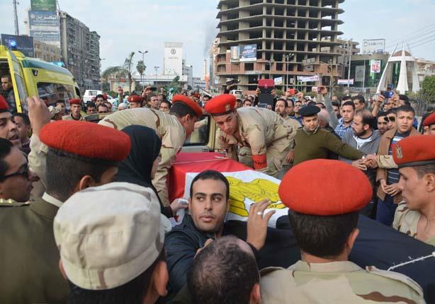 بالصور..تشييع جثمان ضابط الجيش شهيد تفجير مدرعة العريش بالدقهلية