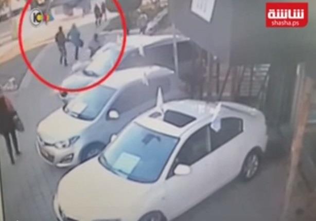 فيديو لمنفذ عملية تل أبيب أثناء هروبه يطعن اسرائيلية في الشارع فيديو لمنفذ عملية تل أبيب أثناء هروبه يطعن اسرائيلية في الشارع