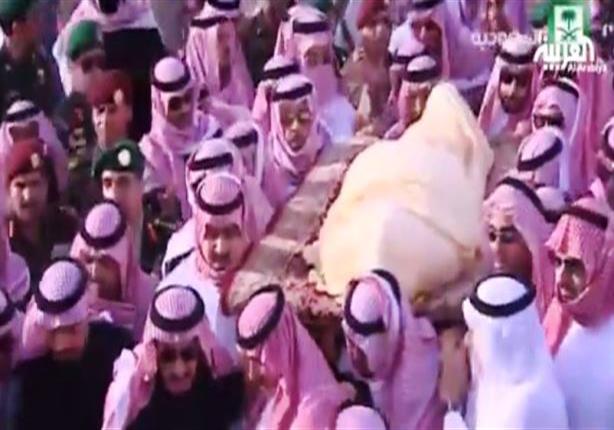 اللحظات الأخيرة قبل أن يواري الثرى جثمان الملك عبدالله آل سعود