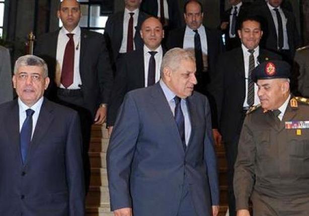 وصول محلب ووزيري الدفاع والداخلية مطار ألماظة لتشييع جنازة شهداء