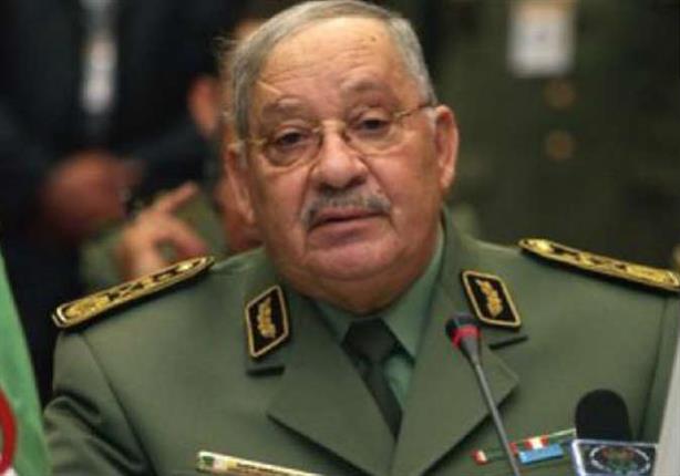 رئيس أركان الجيش الجزائري يدعو العسكريين إلى الاستعداد لكافة الاحتمالات