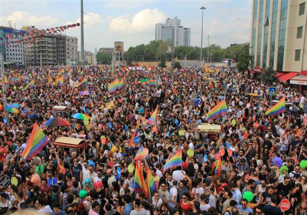 عشرات الآلاف ينظمون مسيرات لدعم حقوق المثليين في تايوان.. والرئيسة ترد