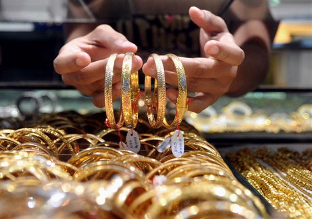 أسعار الذهب تنخفض في مصر بعد تراجع الدولار بالبنوك