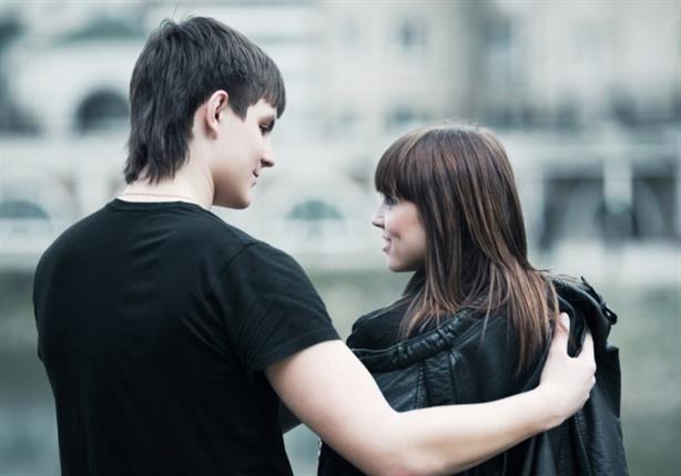 المرأة تشعر بالبرد أكثر من الرجل لكنها الأكثر تحملًا.. والسبب! المرأة تشعر بالبرد أكثر من الرجل لكنها الأكثر تحملًا.. والسبب!