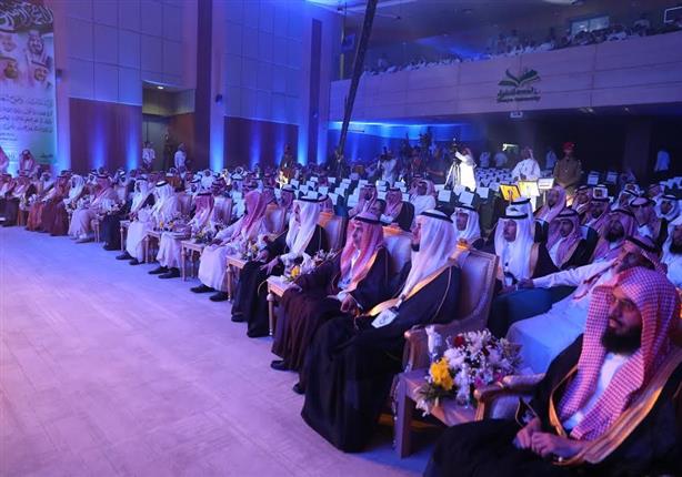 بالفيديو - أمير الرياض يطرد مواطنين لم يحترموا النشيد الوطني السعودي بالفيديو - أمير الرياض يطرد مواطنين لم يحترموا النشيد الوطني السعودي