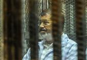 مرسى يطلب من قاضي التخابر ورق وأقلام ودستور 2012 لكتابة وثيقة مرافعته