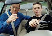 كيف تجعل أبنك المراهق يقود السيارة بأمان؟