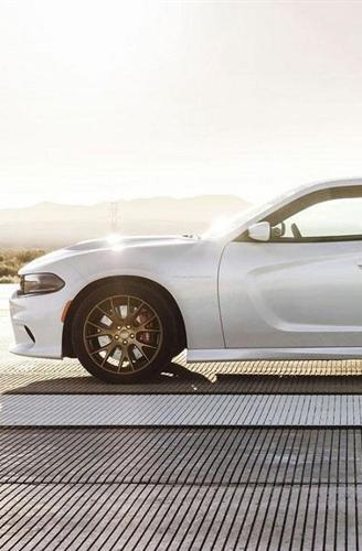الكشف عن دودج تشارجر SRT Hellcat أسرع و أقوى سيدان فى العالم