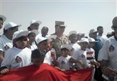 قائد الجيش الثاني يوزع هدايا على أطفال مستشفى 57 في موقع حفر ا...
