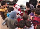 بالصور: في المقطم.. حينما تحول موظف إلى "بابا نويل" 