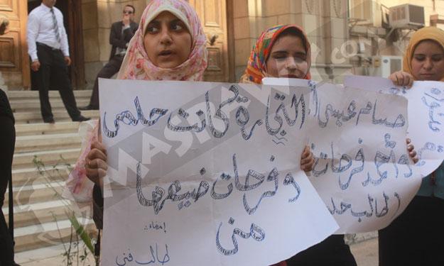 صور - طلاب الهندسة الزراعة يتظاهرون أمام الأعلى للجامعات ضد تغيير مسمى الشهادة
