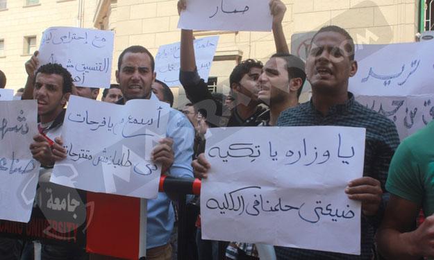 صور - طلاب الهندسة الزراعة يتظاهرون أمام الأعلى للجامعات ضد تغيير مسمى الشهادة