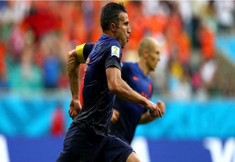 بالصور والفيديو- سقوط بطل العالم.. هولندا تكتسح إسبانيا وتثأر لنهائي 2010 بخماسية-1-(2)