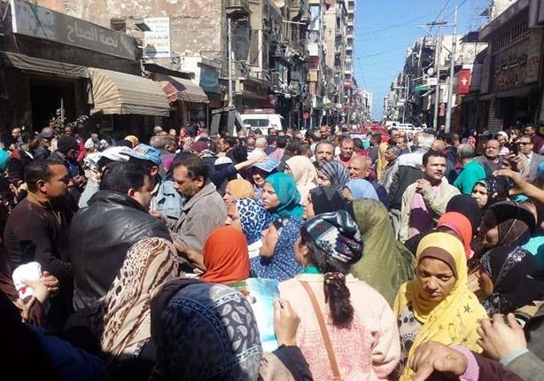 نتيجة بحث الصور عن سيدات إسكندرية يقطعن الطريق ويهتفن: ''ليه تخلوا الشعب جعان''