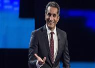 باسم يوسف يوضح حقيقة مشاركته في عرض مسرحي يحرض ضد مصر