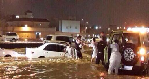 بعض النصائح لقيادة آمنة أثناء المطر