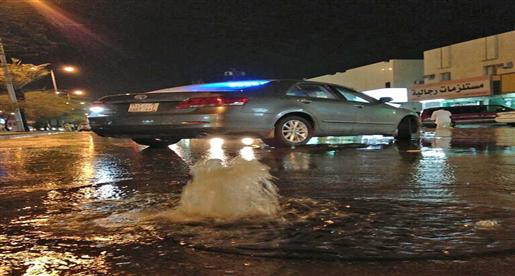 بعض النصائح لقيادة آمنة أثناء المطر