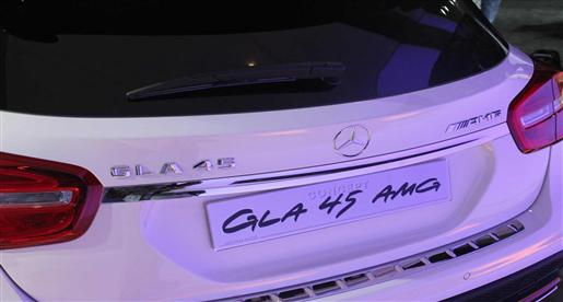 وحش مرسيدس GLA 45 AMG يزأر في لوس أنجليس 