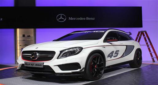 وحش مرسيدس GLA 45 AMG يزأر في لوس أنجليس 