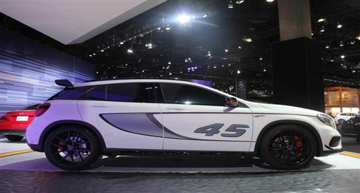 وحش مرسيدس GLA 45 AMG يزأر في لوس أنجليس 