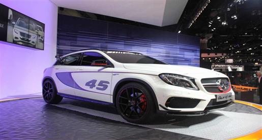 وحش مرسيدس GLA 45 AMG يزأر في لوس أنجليس 