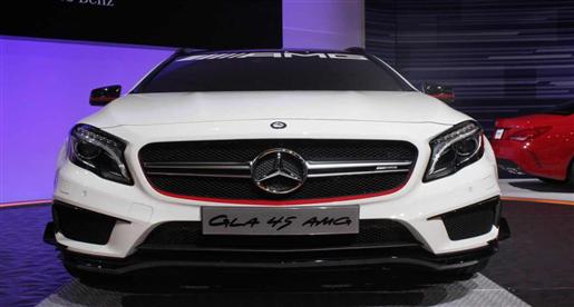 وحش مرسيدس GLA 45 AMG يزأر في لوس أنجليس 