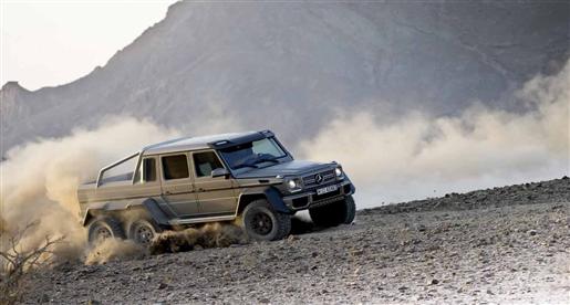 فيديو : أول مواجهة تجمع مرسيدس G63 AMG 6*6 وشقيقتها الصغرى 