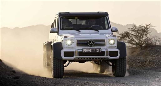 فيديو : أول مواجهة تجمع مرسيدس G63 AMG 6*6 وشقيقتها الصغرى 