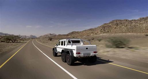 فيديو : أول مواجهة تجمع مرسيدس G63 AMG 6*6 وشقيقتها الصغرى 