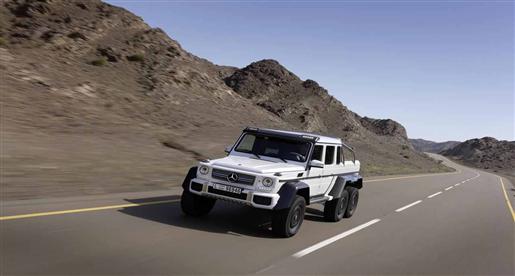 فيديو : أول مواجهة تجمع مرسيدس G63 AMG 6*6 وشقيقتها الصغرى 