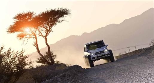 فيديو : أول مواجهة تجمع مرسيدس G63 AMG 6*6 وشقيقتها الصغرى 