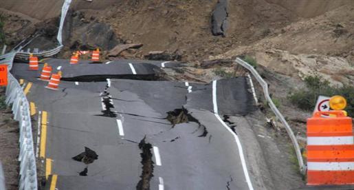 فيديو وصور : زلزال يدمر أحد الطرق السريعة بالمكسيك بشكل مرعب