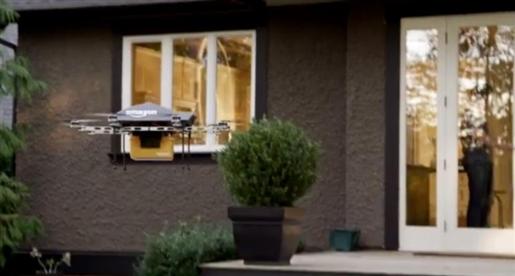 بالفيديو : امازون تقدم طائرة بدون طيار لتسليم الطلبات للمنزل
