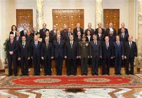رئيس الوزراء المصري الجديد يضع استعادة الامن على راس اولويات حكومته رئيس الوزراء المصري الجديد يضع استعادة الامن على راس اولويات حكومته