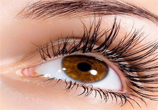 العيون ترمش