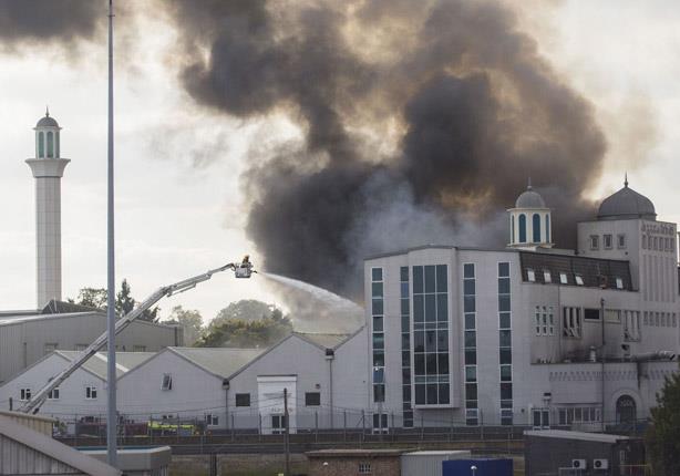 حريق بمسجد في كندا وتهديد لمراكز إسلامية