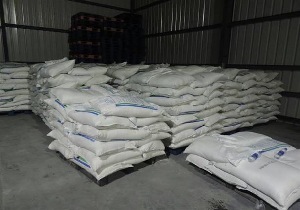 ضبط كمية كبيرة من السكر مهربة داخل مصنع بمنطقة شبرامنت (1)