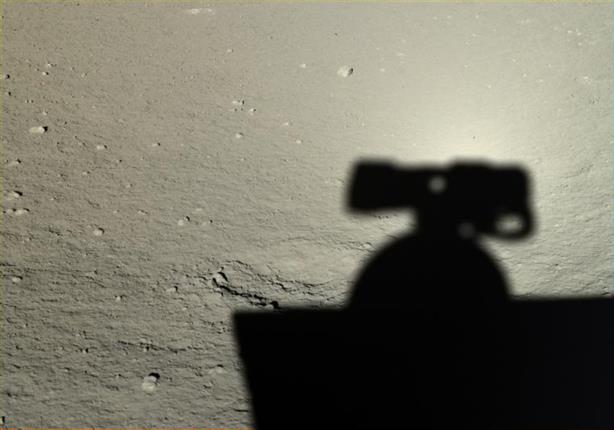 moon-color-photos-change-3-lander-yutu-rover-camera-04
