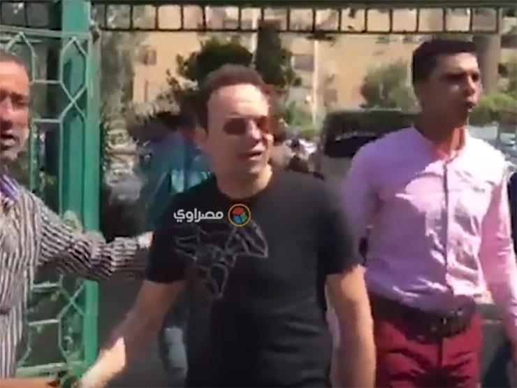 بالفيديو- مصطفى قمر يودّع محمد راضي لمثواه الأخير بالفيديو- مصطفى قمر يودّع محمد راضي لمثواه الأخير
