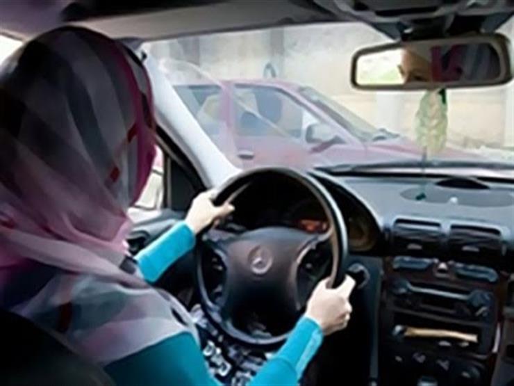 أول سيدة تعمل سائقة بالأقصر: "الحمولة للستات بس" أول سيدة تعمل سائقة بالأقصر: "الحمولة للستات بس"