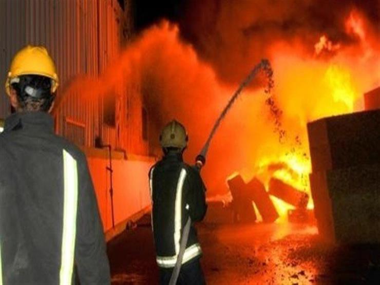 حريق هائل بمصنع تدوير قمامة بالقاهرة.. و14 سيارة إطفاء وخزان لإخماد النيران حريق هائل بمصنع تدوير قمامة بالقاهرة.. و14 سيارة إطفاء وخزان لإخماد النيران