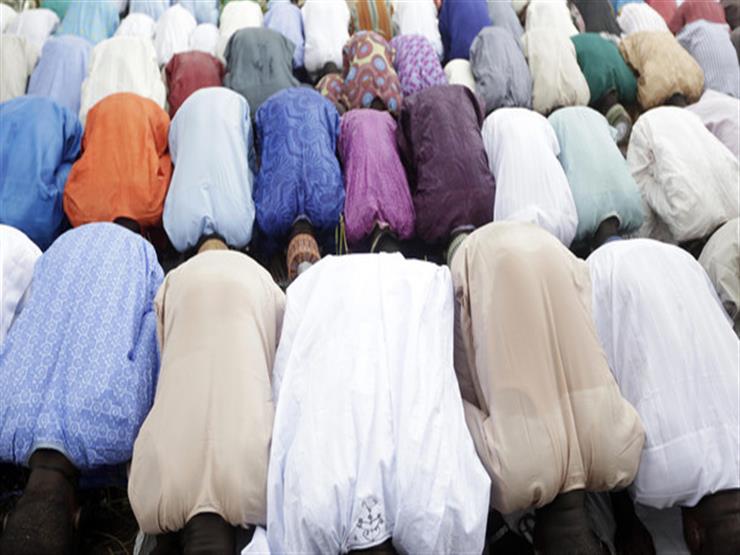 مراهق يفجر نفسه بين المصلين في نيجيريا.. ومقتل 50 شخصاً مراهق يفجر نفسه بين المصلين في نيجيريا.. ومقتل 50 شخصاً