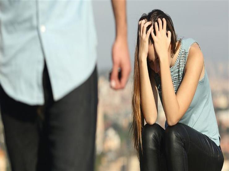 طارق يرفع دعوى تطليق: "مراتي بتمشي وهي شايلة ملابسها الداخلية في شنطتها" طارق يرفع دعوى تطليق: "مراتي بتمشي وهي شايلة ملابسها الداخلية في شنطتها"