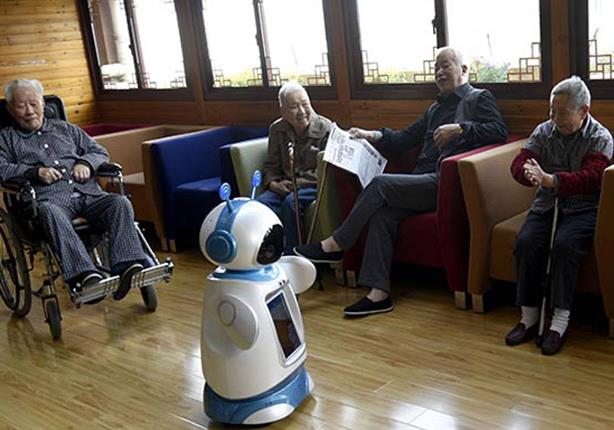 روبوت يساعد كبار السن
