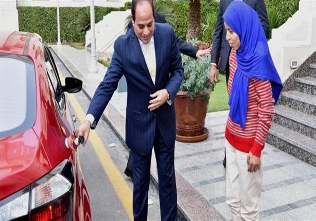 "فتاة العربة" تتسلم هدية جديدة من السيسي "فتاة العربة" تتسلم هدية جديدة من السيسي