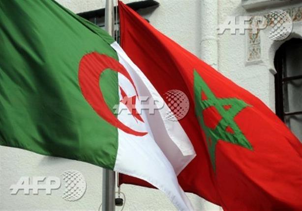 العلم المغربى بجانب العلم الجزائرى فى الجزائر-أرشيفية(أ ف ب)