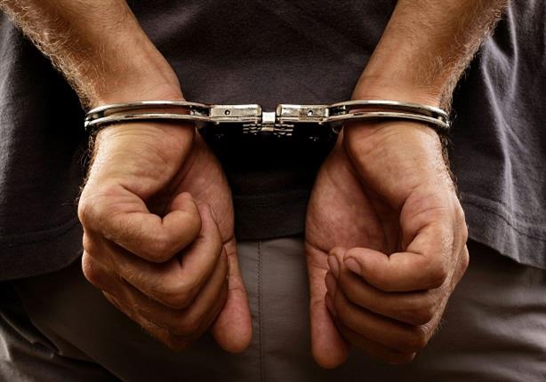 استغاثة شابين توقع بالشرطي المزيف في قطار أبي قير استغاثة شابين توقع بالشرطي المزيف في قطار أبي قير