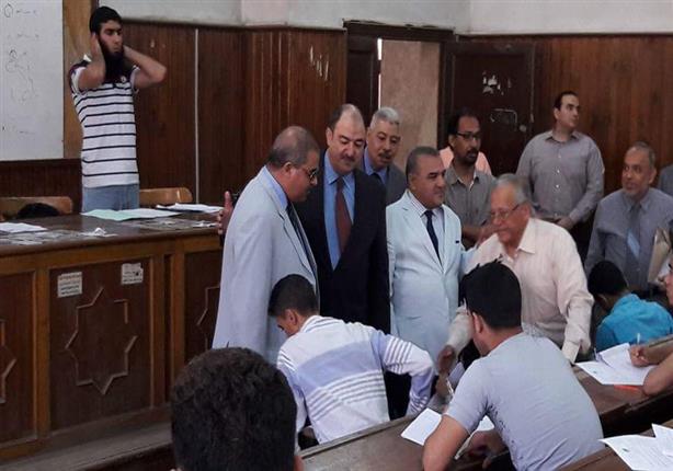 رئيس جامعة الأزهر يتفقد لجان امتحانات (1)