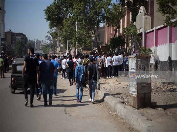 امتحانات الثانوية العامة.. طالب قبل دخول اللجنة: "أودي موبايلي فين؟" امتحانات الثانوية العامة.. طالب قبل دخول اللجنة: "أودي موبايلي فين؟"