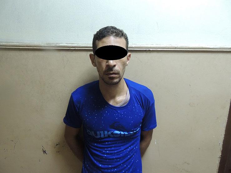 القبض على عاطل طعن حارس مصنع بـ"مقص": "فصلوني من الشغل" القبض على عاطل طعن حارس مصنع بـ"مقص": "فصلوني من الشغل"